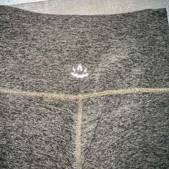 Beyond Yoga Caught In The Midi High Waisted Legging Grey Sage Heather Size M - Picture 8 of 9